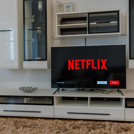 Cozy & Spacious 2Br Apartment With Netflix Bucharest Exterior photo