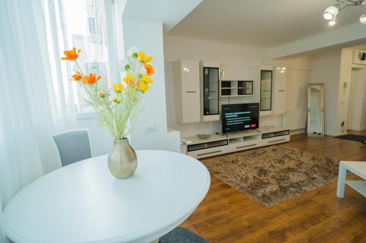 Cozy & Spacious 2Br Apartment With Netflix Bucharest Exterior photo