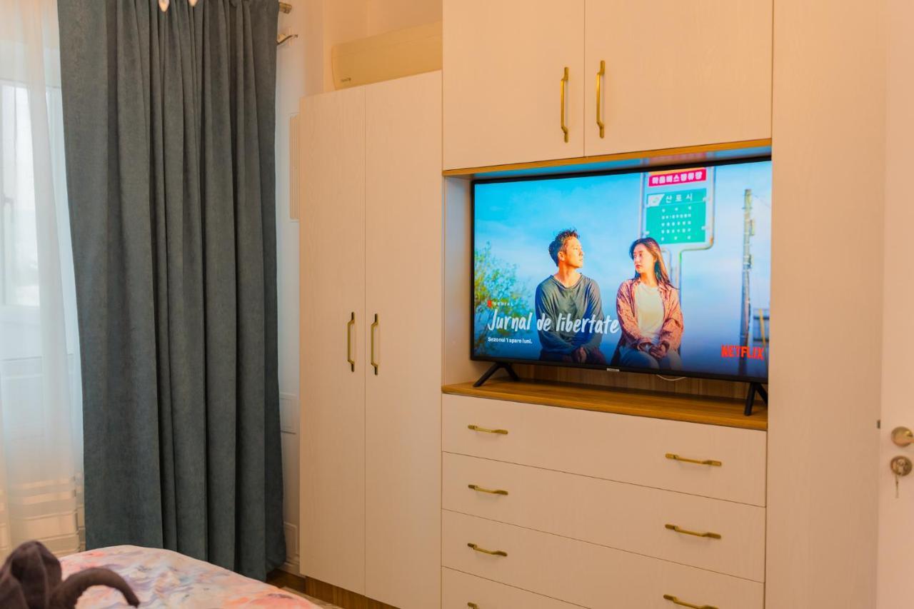 Cozy & Spacious 2Br Apartment With Netflix Bucharest Exterior photo