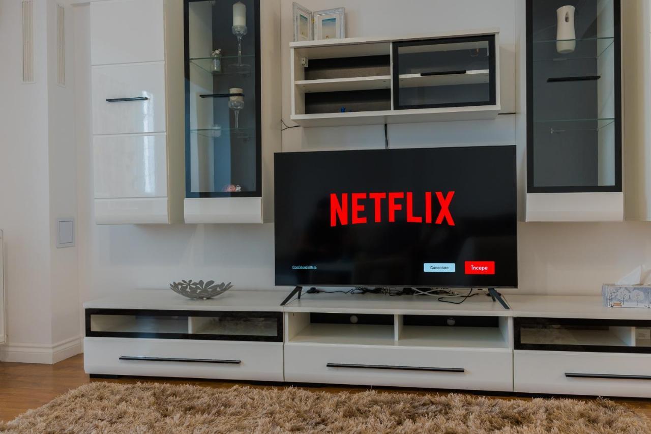 Cozy & Spacious 2Br Apartment With Netflix Bucharest Exterior photo