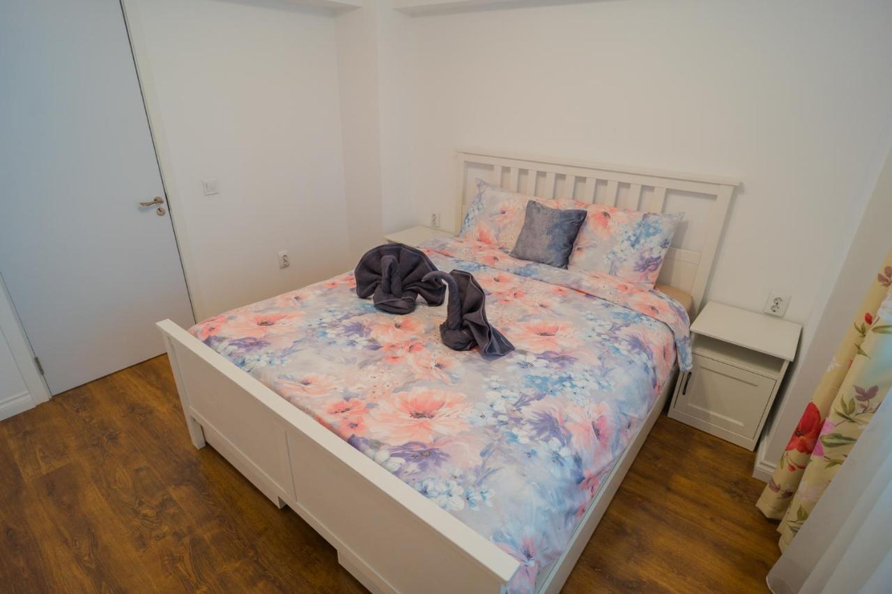Cozy & Spacious 2Br Apartment With Netflix Bucharest Exterior photo