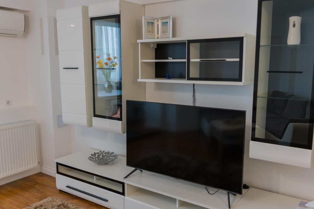 Cozy & Spacious 2Br Apartment With Netflix Bucharest Exterior photo