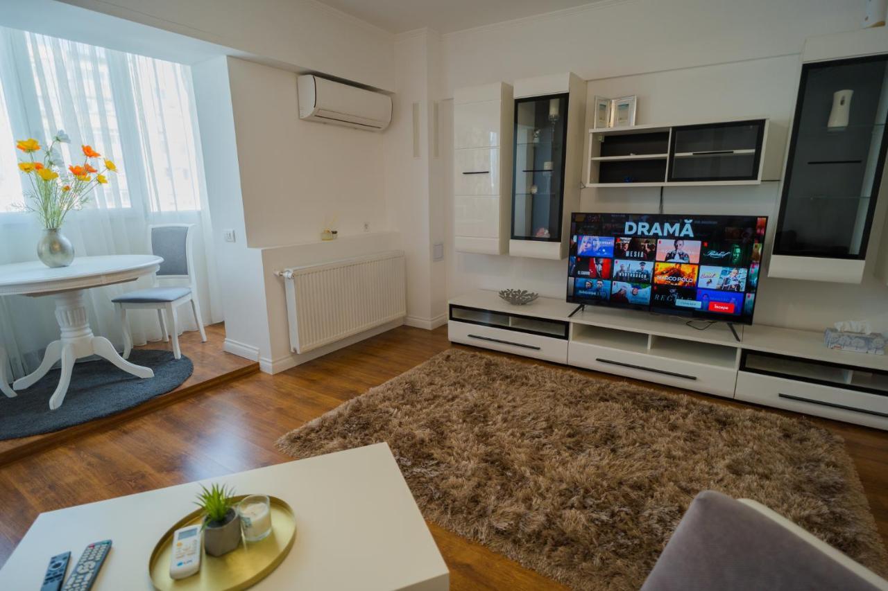Cozy & Spacious 2Br Apartment With Netflix Bucharest Exterior photo