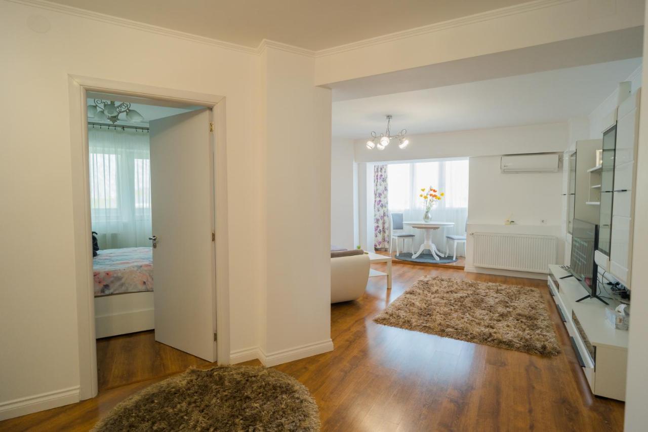 Cozy & Spacious 2Br Apartment With Netflix Bucharest Exterior photo