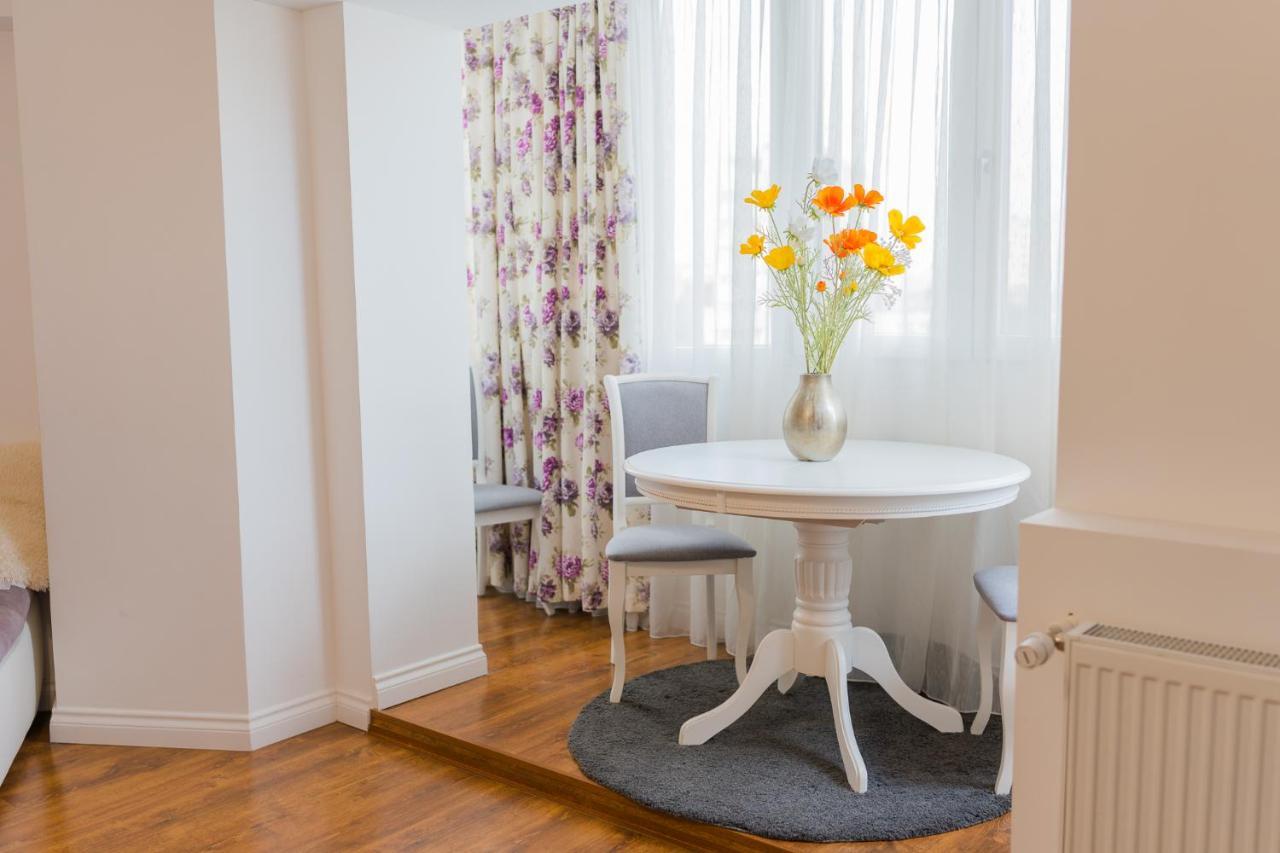 Cozy & Spacious 2Br Apartment With Netflix Bucharest Exterior photo