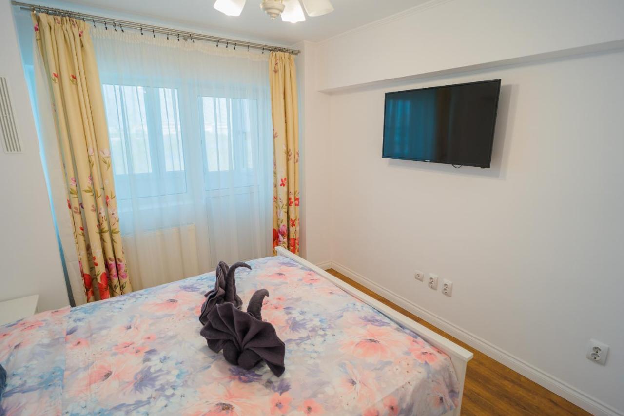 Cozy & Spacious 2Br Apartment With Netflix Bucharest Exterior photo