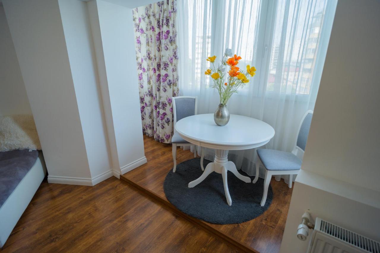 Cozy & Spacious 2Br Apartment With Netflix Bucharest Exterior photo